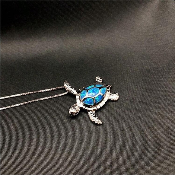 Jewelry - ⚠️Clearance Royal Blue Turtle Pendant Silver Necklace SS